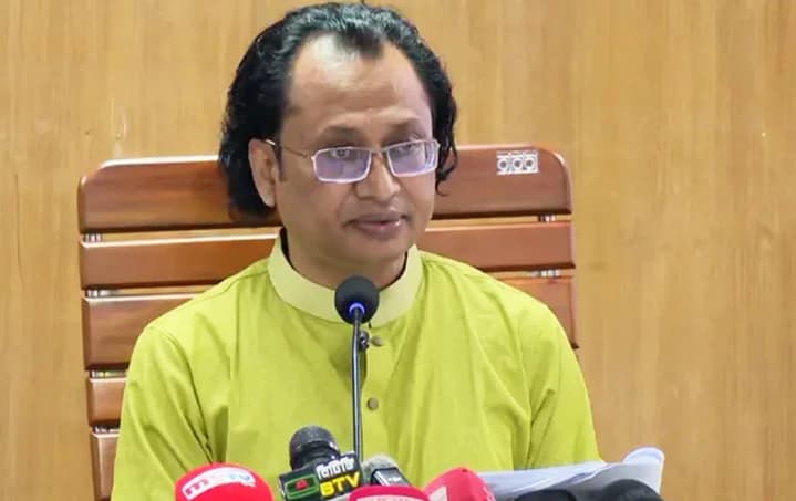হাসিনার সময়ে পদত্যাগ চাইতাম, এখন কেন চাওয়া উচিত নয়? জানালেন তথ্য উপদেষ্টা