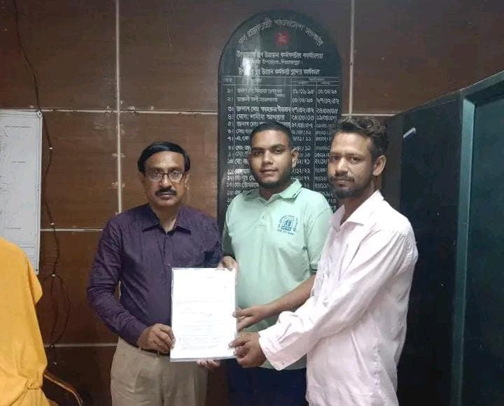 কদমতলা ইয়ুথ ফাউন্ডেশনের এক বছরের সচিত্র প্রতিবেদন যুব উন্নয়ন কর্মকর্তার কাছে হস্তান্তর
