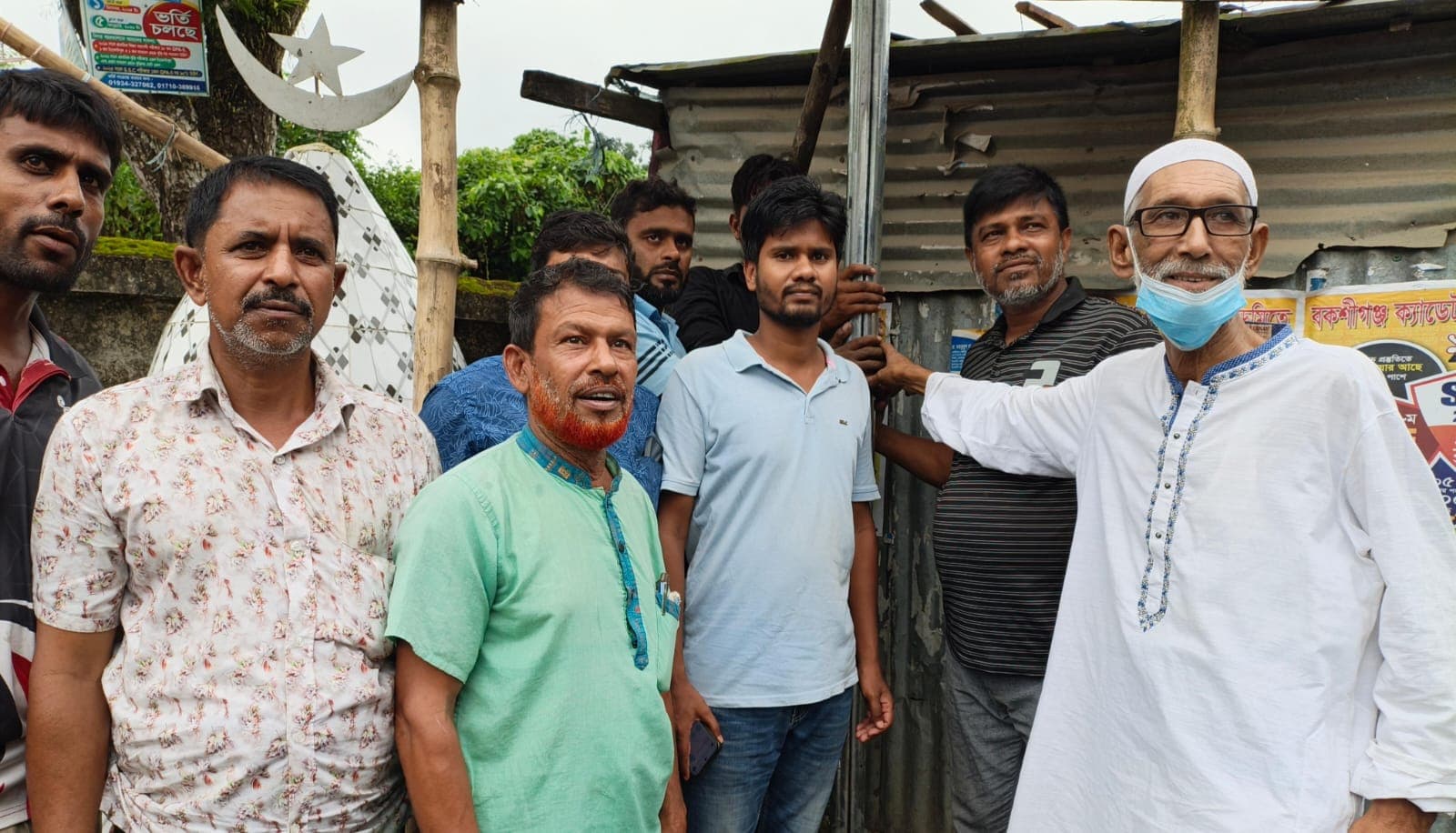 কাকিলাকুড়ার খঞ্চেপাড়া বাজারে ল্যাম্প পোস্ট উদ্বোধন