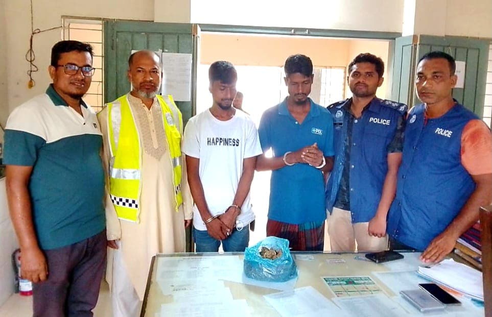 কাঁঠালিয়ায় গাঁজাসহ দুই কারবারি গ্রেফতার