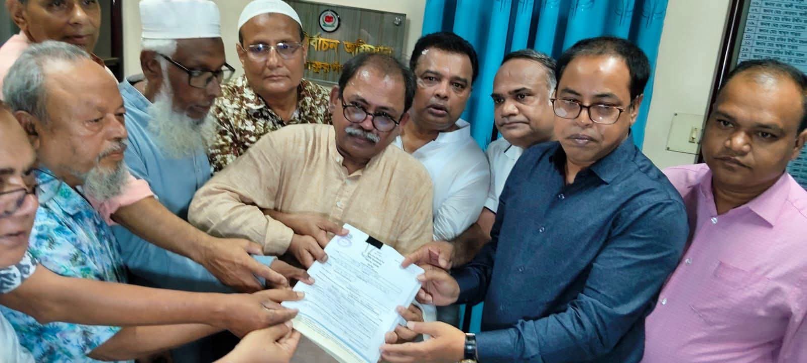 ঠাকুরগাঁও-১ আসনের উপ-নির্বাচনে বিএনপি মনোনীত সংসদ সদস্য প্রার্থী মির্জা ফয়সল আমীন মনোনয়নপত্র জমা দিয়েছেন