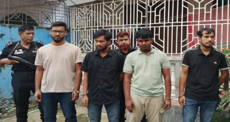 অনলাইন হ্যাকিং চক্রের ৪ সদস্য যশোরে আটক
