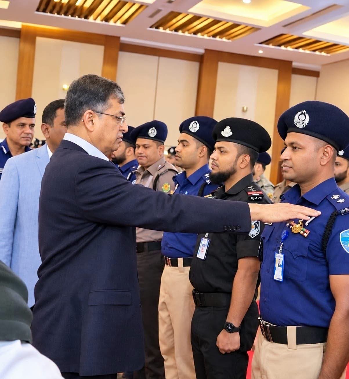 রাষ্ট্রপতির পুলিশ পদক পেলেন এসআই অসিত কুমার বসাক