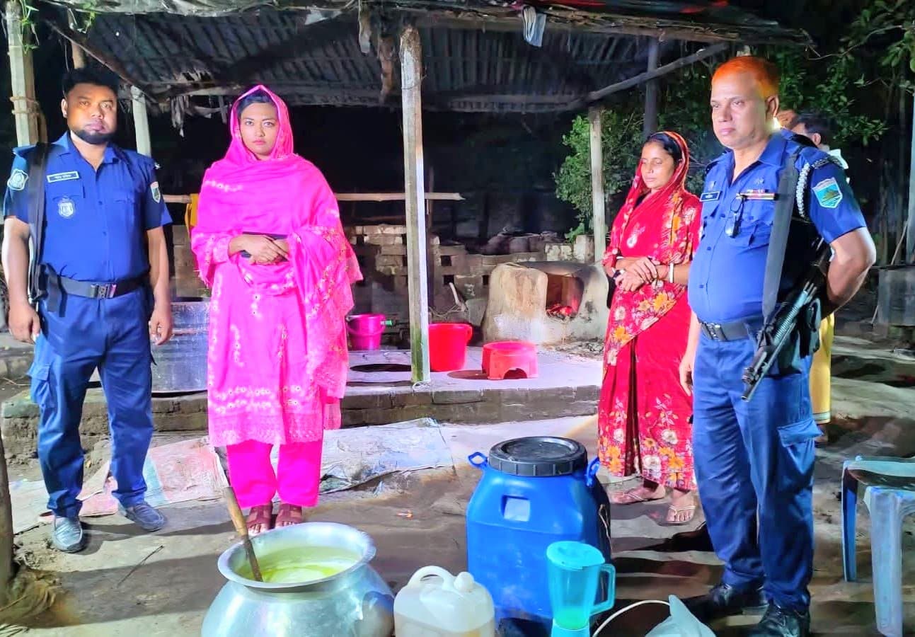 নকল দুধ তৈরির কারখানায় বেড়া প্রশাসনের অভিযান: এক লাখ টাকা জরিমানা, সরঞ্জাম জব্দ