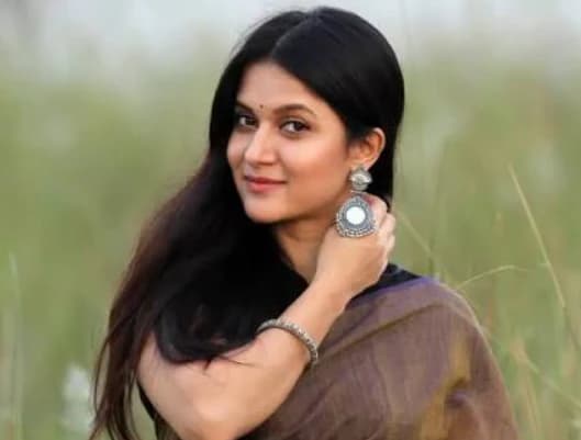ক্যামেরার আলো ছেড়ে বিশ্বমঞ্চে মিথিলা