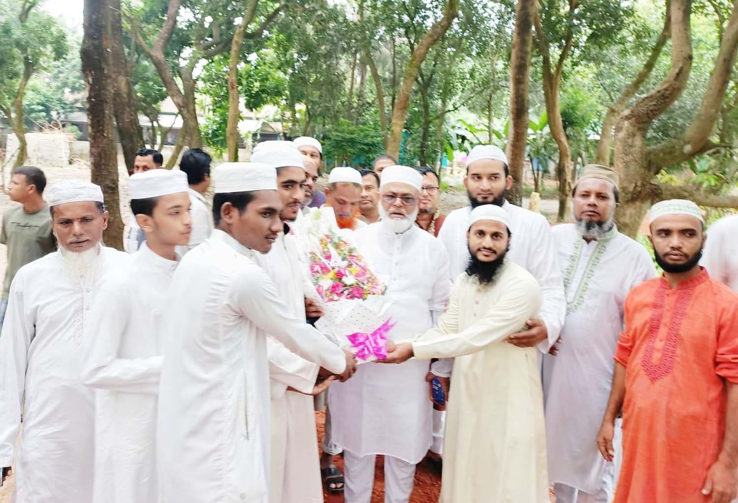 কালীগঞ্জে প্রায় কোটি টাকার বেশি ব্যয়ে গোলাবাড়ী জামে মসজিদের নির্মাণকাজ উদ্বোধন