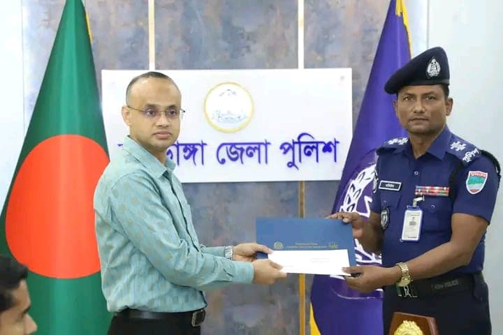 চুয়াডাঙ্গা জেলা পুলিশে কর্মরত পুলিশ সদস্যদের কৃতি শিক্ষার্থী সন্তানদের সংবর্ধনা প্রদান