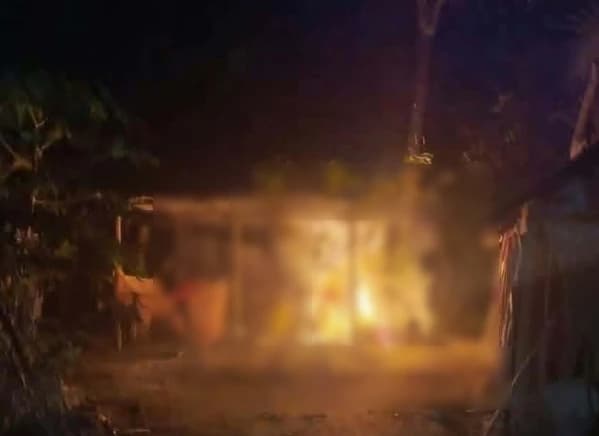 চাঁদপুরে মাদক সিন্ডিকেটের প্রতিশোধ! কচুয়ায় প্রবাসী সায়েমের বাড়িতে অগ্নিসংযোগ