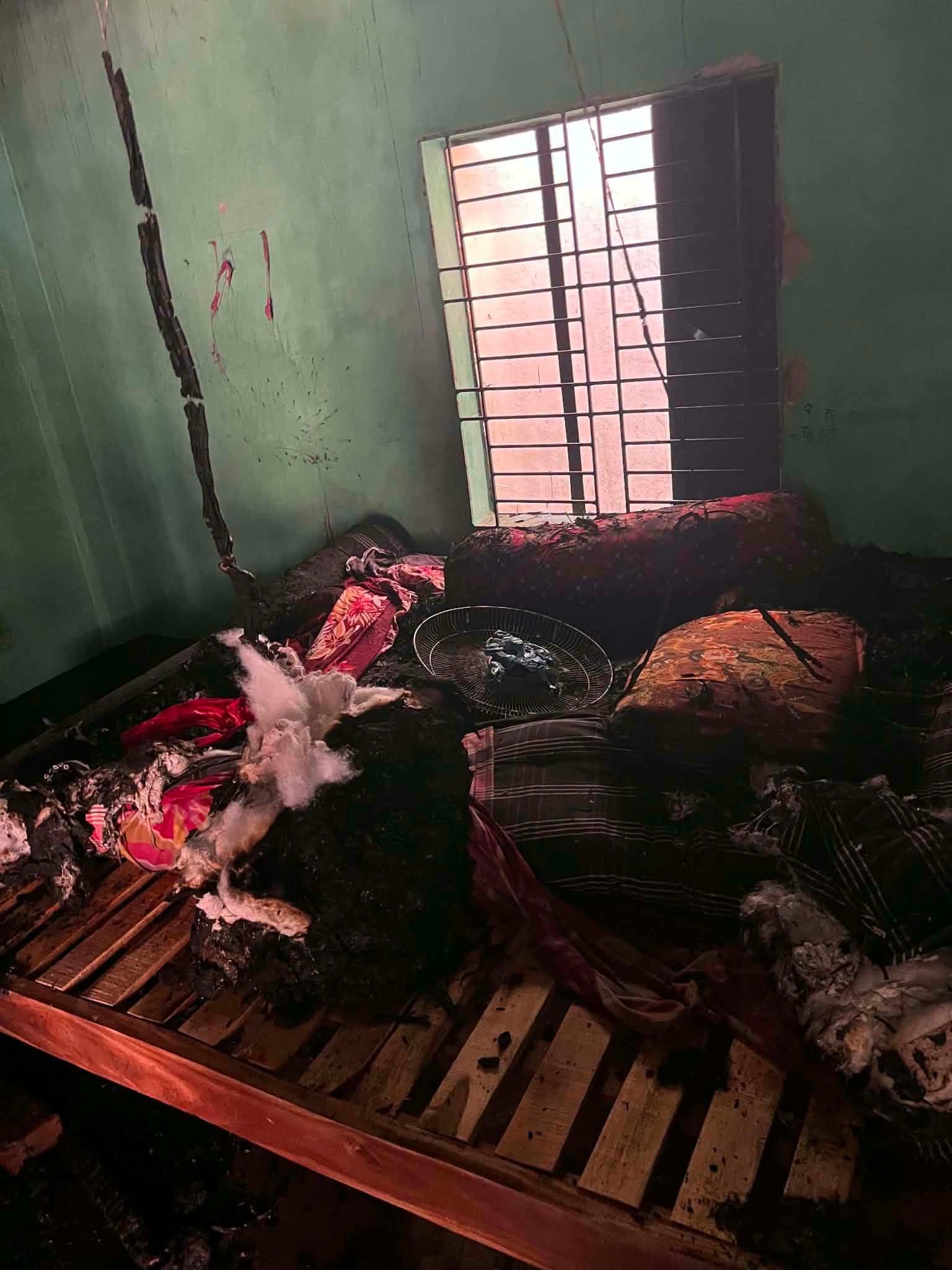 কালিয়াকৈরে বাসাবাড়িতে   ভয়াবহ অগ্নিকাণ্ডে ৮টি কক্ষ জিনিসপত্র পুড়ে ছাই