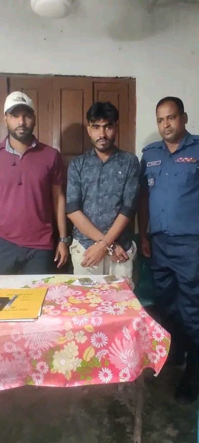 ডুমুরিয়ায় মাদকের থাবা! গাঁজাসহ হাতেনাতে ধরা পড়লেন এক ব্যক্তি