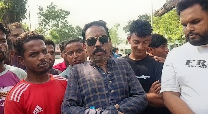 তেঁতুলিয়ায় শিক্ষার্থীকে জিপিএ-৫ ও বিয়ের প্রলোভনে শারীরিক সম্পর্কের অভিযোগ শিক্ষক পলাতক