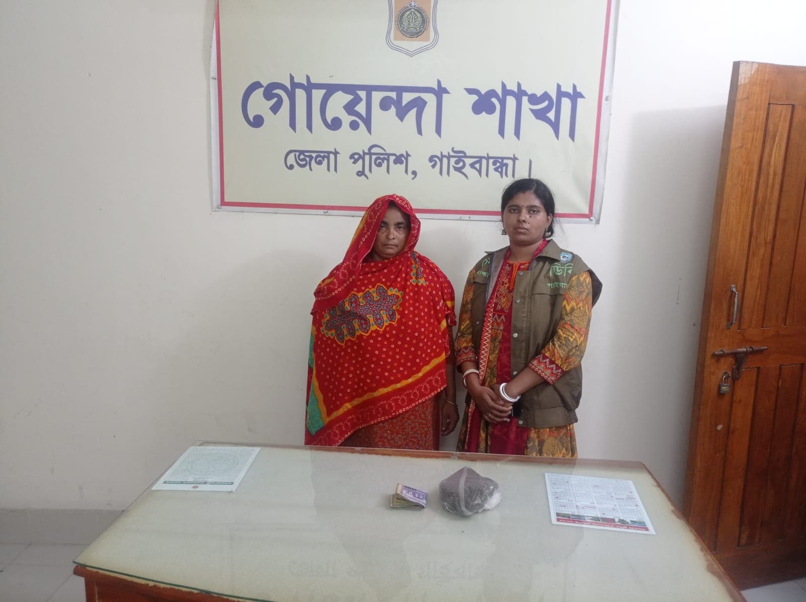 পলাশবাড়ীতে ৫০০ গ্রাম গাঁজাসহ নারী গ্রেপ্তার, দুই আসামি পলাতক