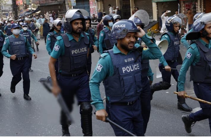 বিশৃঙ্খলা ঠেকাতে সুনির্দিষ্ট পরিকল্পনায় মাঠে পুলিশ, প্রতিদিন গ্রেপ্তার ৫০০