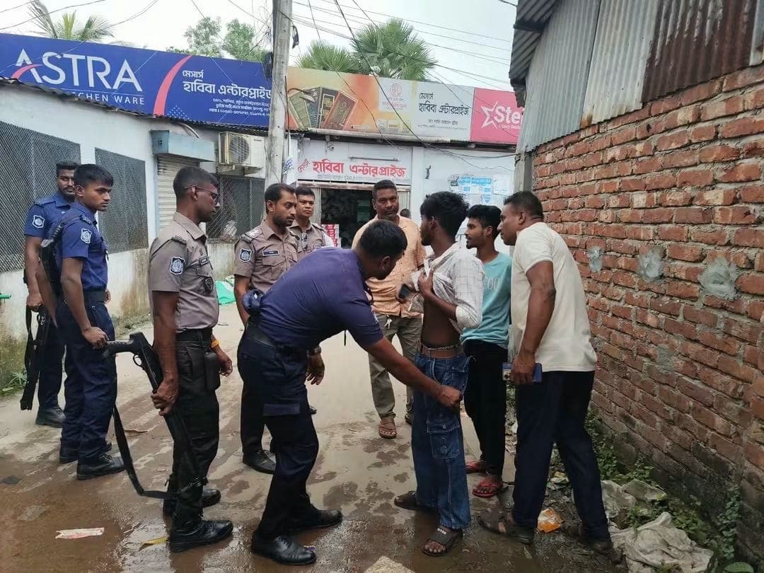 নরসিংদী জেলা পুলিশের বিশেষ অভিযান: সদর থানা এলাকায় ২২ জন গ্রেপ্তার, দেশীয় অস্ত্র ও মাদক উদ্ধার
