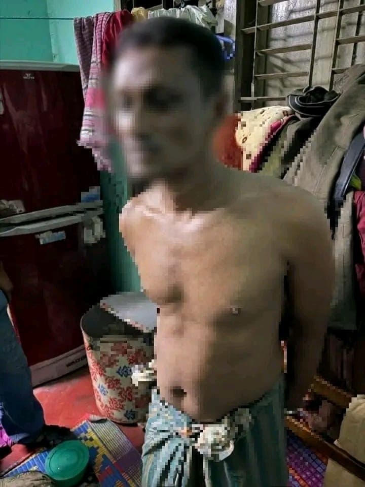 খুলনায় পিস্তল ও দুই রাউন্ড গুলিসহ রাজু মোড়ল গ্রেপ্তার