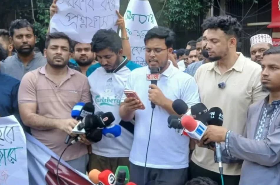 প্রতিমন্ত্রীর পদত্যাগসহ পাঁচ দাবিতে যুব উন্নয়ন অধিদপ্তর ঘেরাও করল যুবশক্তি