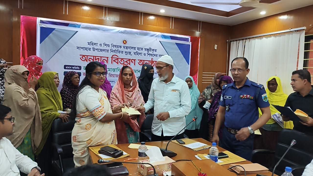 সাপাহারে জাতীয় কন্যাশিশু দিবস উপলক্ষে র্যালি ও আলোচনা সভা অনুষ্ঠিত হয়েছে