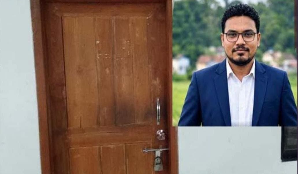 লাঞ্ছিত হওয়ার পর উধাও কর্মকর্তা, কক্ষে তালা—বেনাপোলে তোলপাড়!