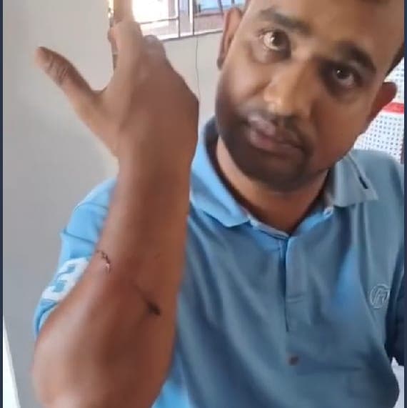 দিনদুপুরে ছুরিকাঘাতে রক্তাক্ত ব্যাংক কর্মকর্তা, ছিনতাই পৌনে দুই লাখ টাকা