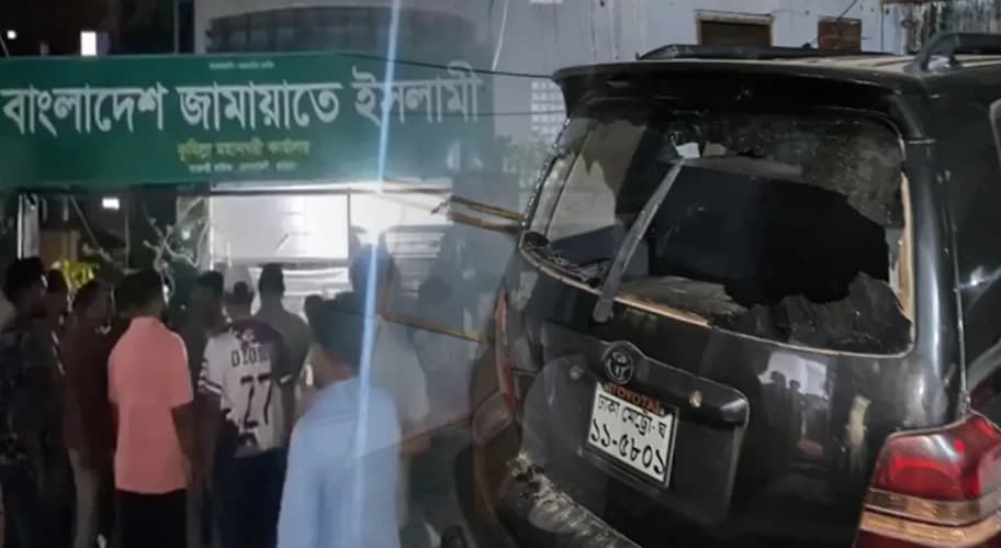 কুমিল্লায় জামায়াতের বৈঠকে তুমুল সংঘর্ষ, সেক্রেটারির গাড়ি ভাঙচুরে উত্তেজনা