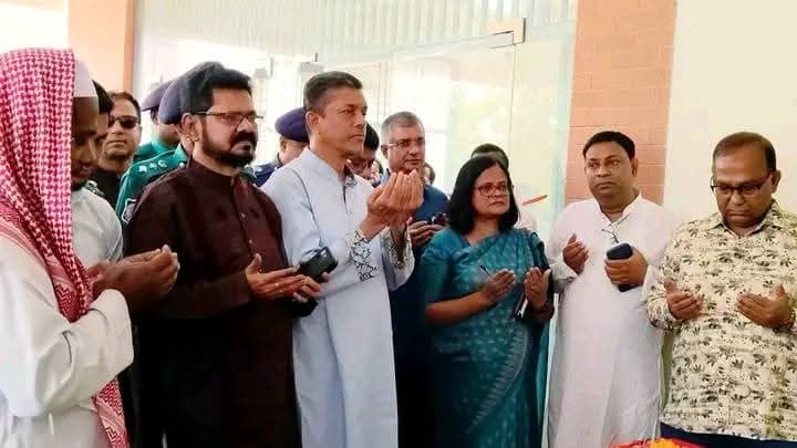 খুলনায় কর্মকমিশনের নতুন ভবন উদ্বোধন, মঞ্চে হুইপ বকুলসহ শীর্ষ ব্যক্তিরা