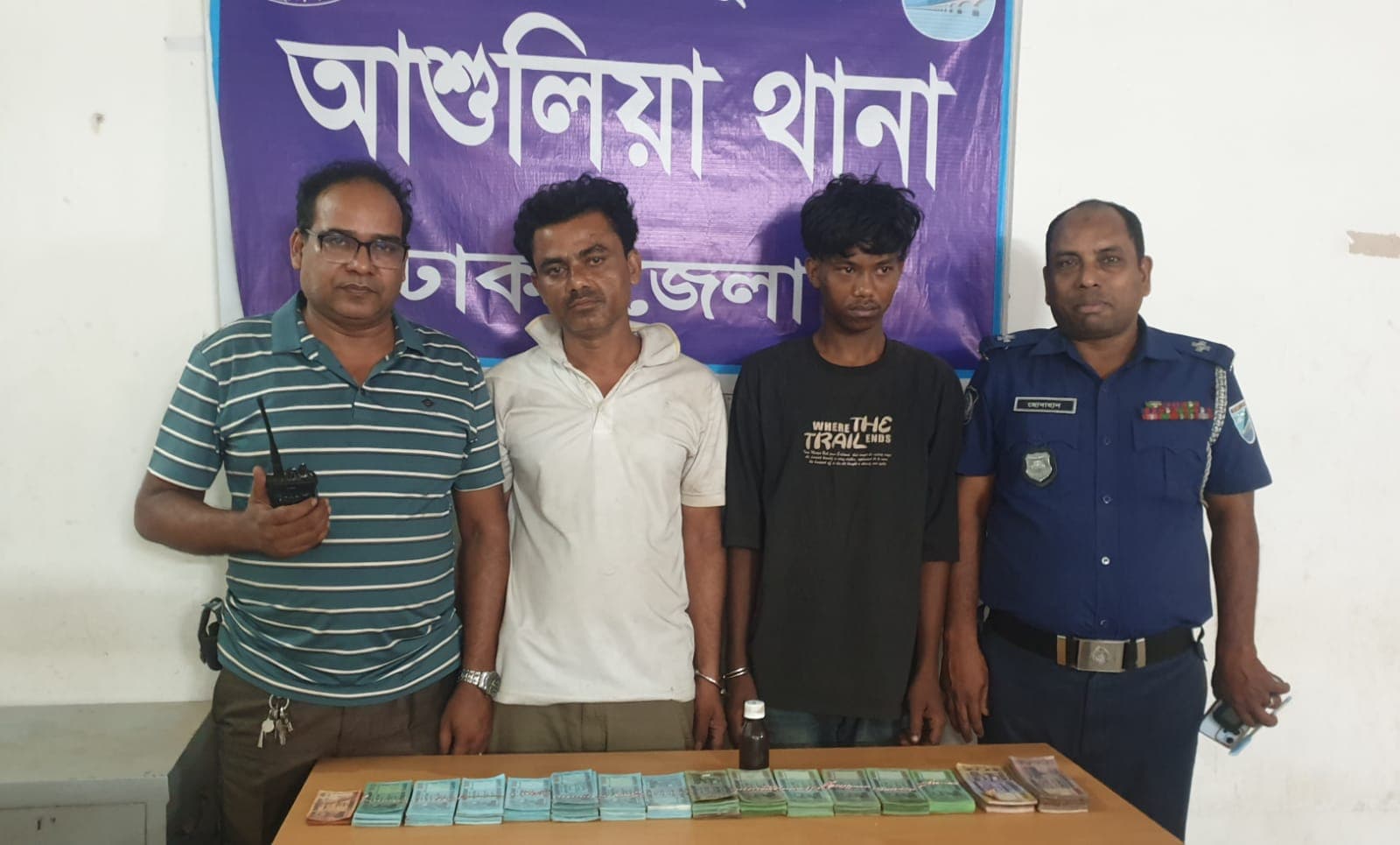 আশুলিয়ায় পাঁচ লাখ ঊনআশি হাজার টাকার জাল নোটসহ দুই কারবারি গ্রেপ্তার
