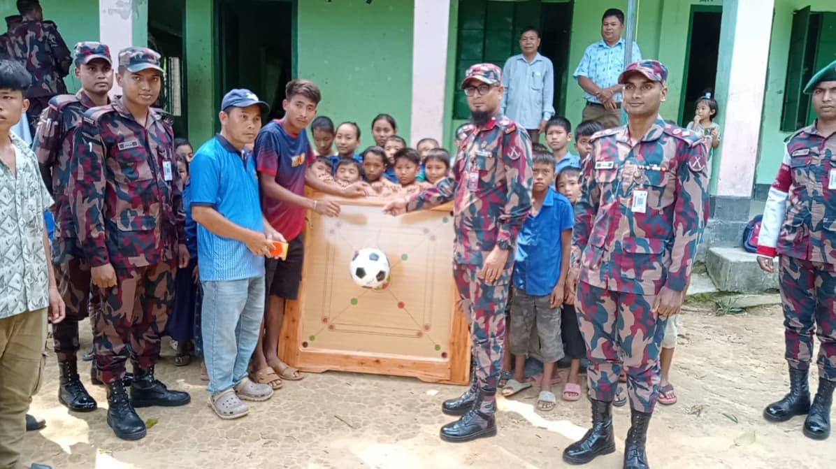 পানছড়ির দুর্গম গ্রামে বিজিবির মানবিক উদ্যোগ: বিনামূল্যে চিকিৎসা ও নলকূপ স্থাপন