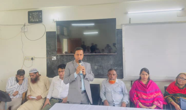 মাদারীপুরের দুই বিদ্যালয়ে বিক্রেতাবিহীন ‘সততা স্টোর’ উদ্বোধন