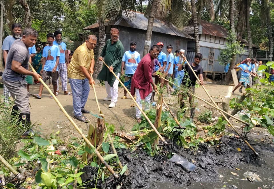 কান্দিপাড়ায় খাল পরিষ্কারে দুই শতাধিক স্বেচ্ছাসেবী, স্বস্তির আশা কৃষকদের