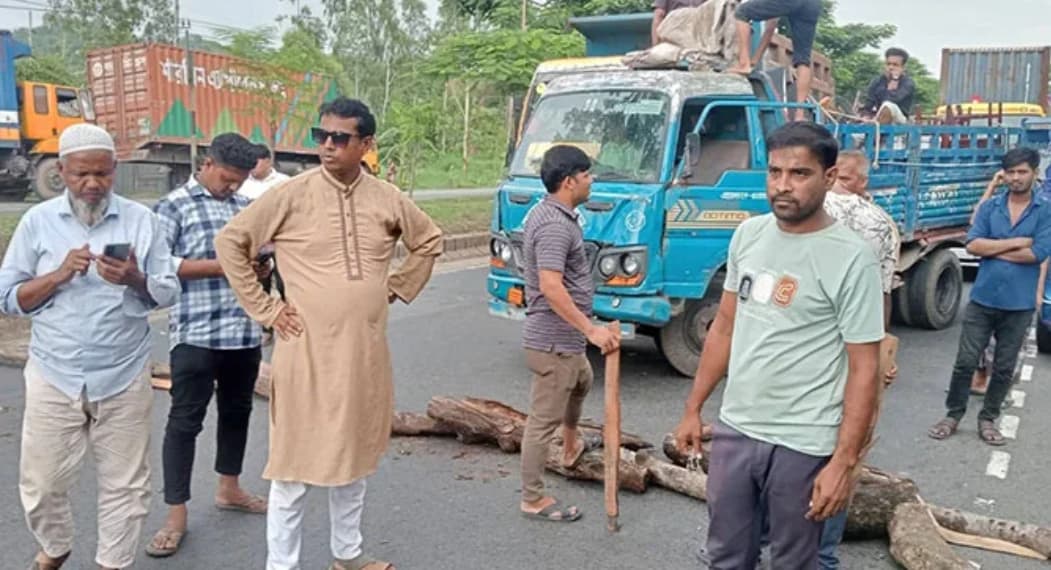 আসলাম চৌধুরীর প্রার্থিতা বাতিলের প্রতিবাদে মহাসড়ক অবরোধ, ৮০ জনের বিরুদ্ধে মামলা, গ্রেপ্তার ২