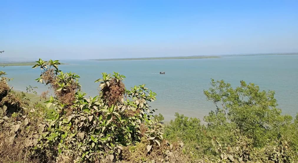 মিয়ানমারে জান্তা ও আরাকান আর্মির সংঘাত, মর্টার শেলের শব্দে কাঁপছে টেকনাফ