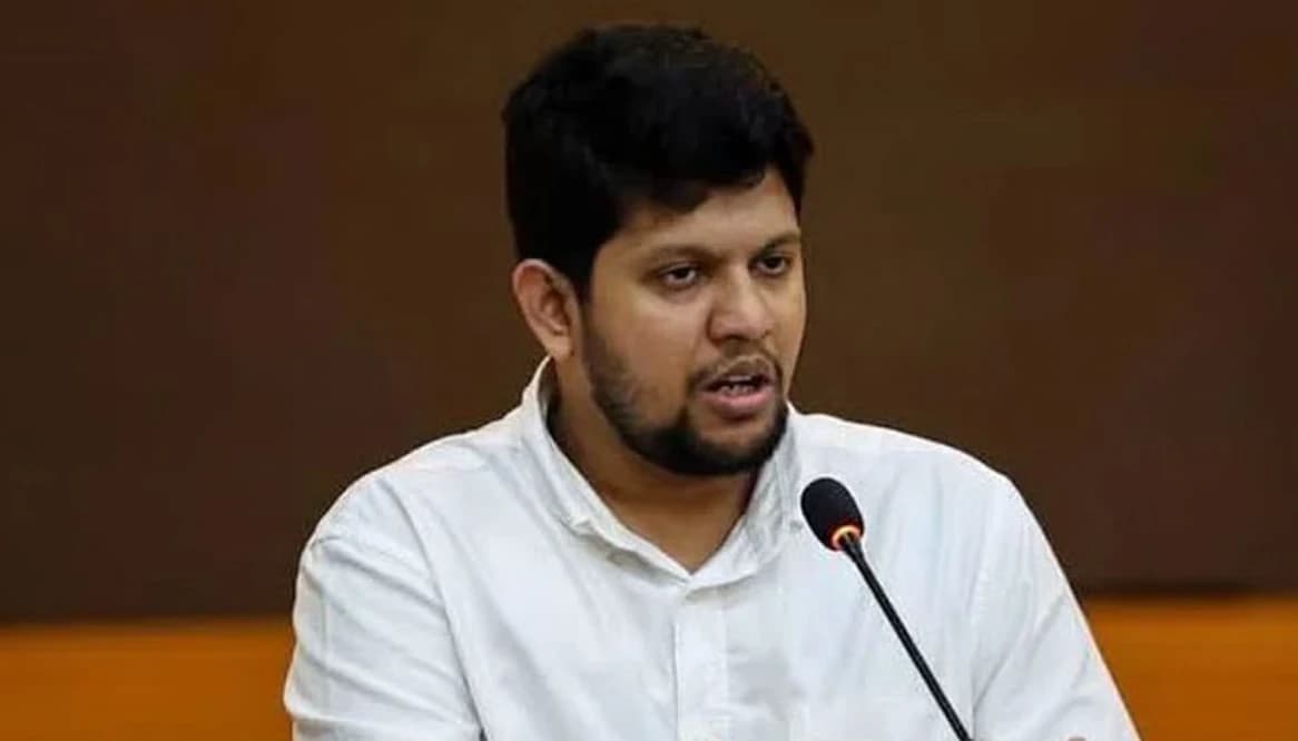 ঢাবিতে অনার্স প্রোগ্রাম বন্ধ করে পূর্ণাঙ্গ গবেষণা বিশ্ববিদ্যালয় করার প্রস্তাব মাহফুজ আলমের