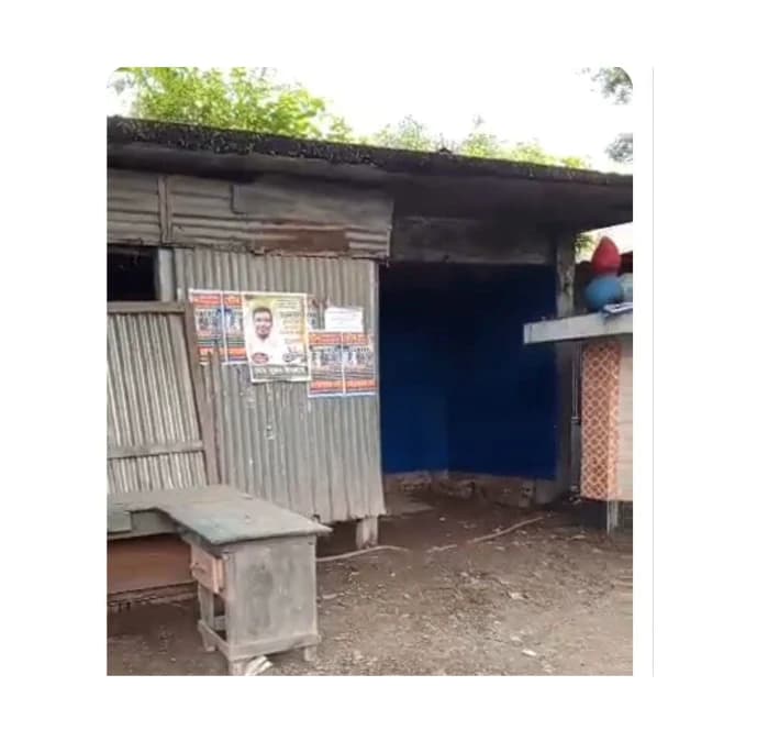 সরকারি যাত্রী ছাউনি দখলের অভিযোগ, ইউপি সদস্যের ছেলের বিরুদ্ধে