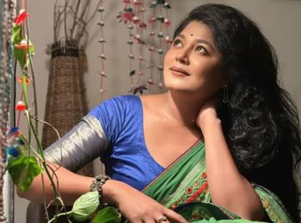 বিচ্ছেদের শোক কাটিয়ে নতুন জীবন, বিয়ে ও মাতৃত্বের দ্বিগুণ খুশিতে ভাসছেন মৌসুমী হামিদ