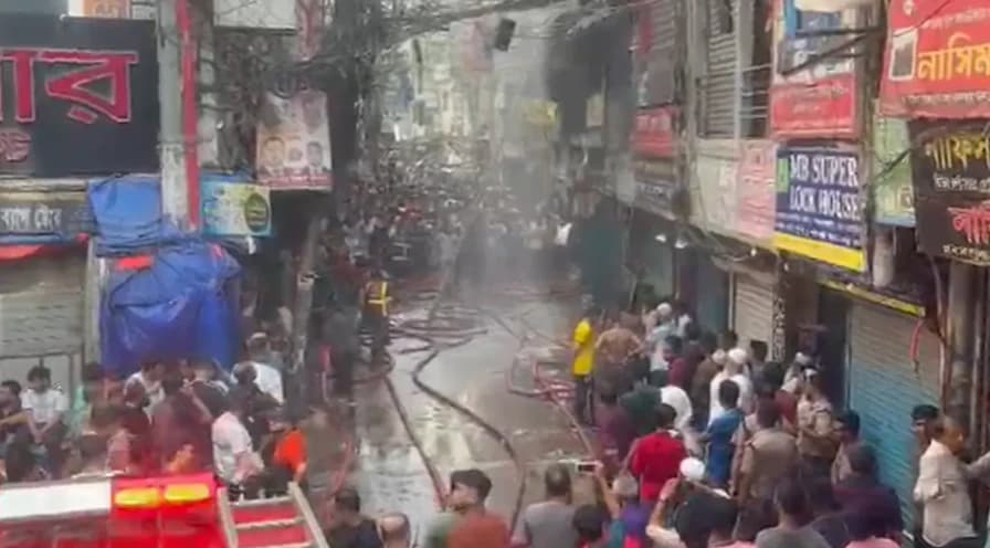 চকবাজারের আগুন নিয়ে যে তথ্য জানাল ফায়ার সার্ভিস