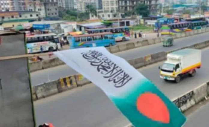 জাতীয় পতাকায় কালেমা যুক্ত করে বিক্রি, গ্রেপ্তার ২