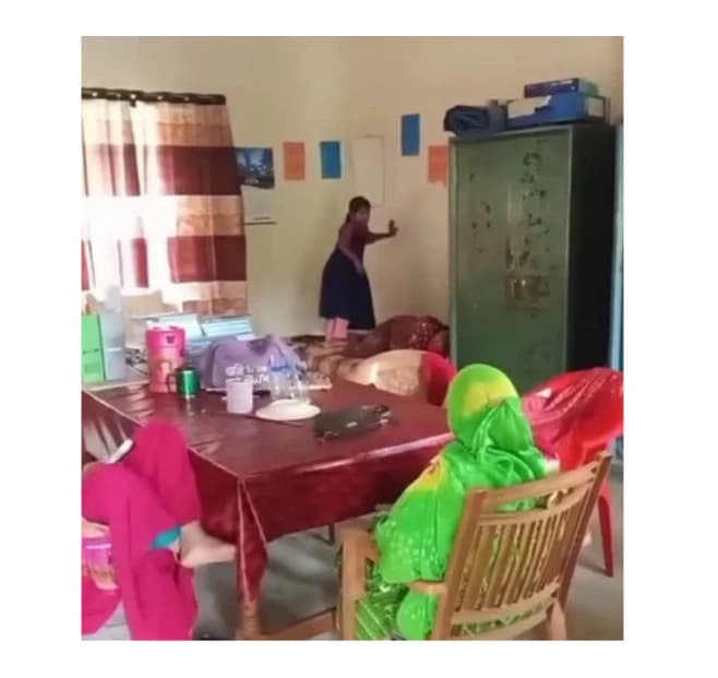 ডিমলায় প্রাথমিক বিদ্যালয়ের শিক্ষকার বিরুদ্ধে ছাত্রীদের দিয়ে শরীর ম্যাসেজ করার অভিযোগ