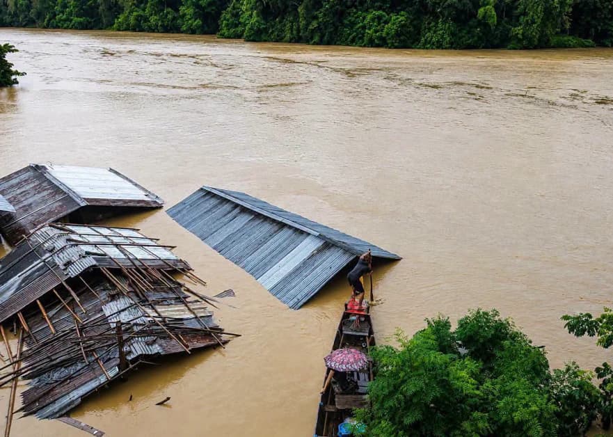 নাইক্ষ্যংছড়িতে টানা ভারী বৃষ্টিতে পাহাড়ধস ও জলাবদ্ধতা: জনজীবন স্থবির, সড়ক যোগাযোগ বিচ্ছিন্ন
