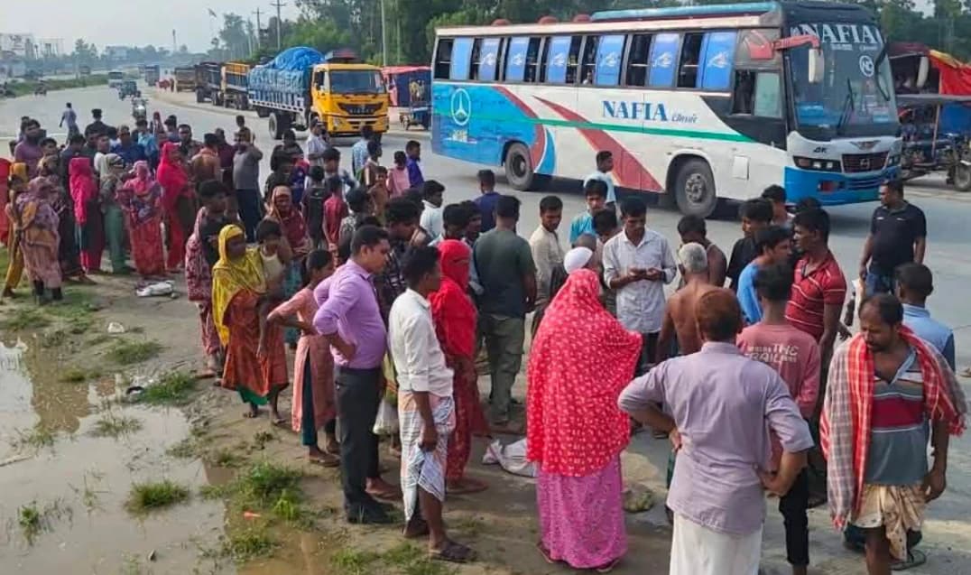 সলঙ্গায় সড়ক দুর্ঘটনায় শিশু সন্তান-সহ মা নিহত
