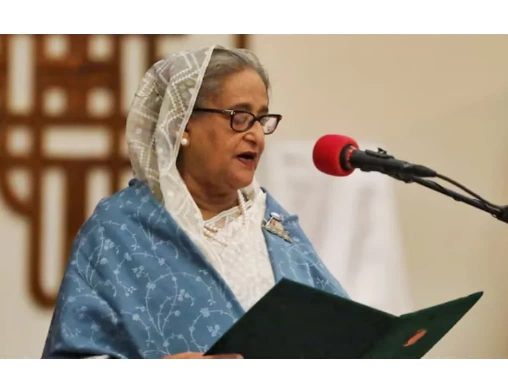 ডিসেম্বরে দেশে ফিরে শীর্ষ নেতাদের সঙ্গে আদালতে আত্মসমর্পণ করবেন শেখ হাসিনা
