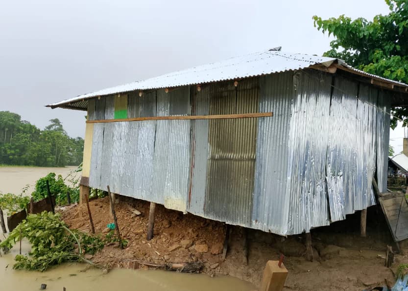 বন্যায় বসতবাড়ি হারিয়ে মানবেতর জীবন শওকত আলীর; পুনর্বাসনে সরকারি সহযোগিতা কামনা