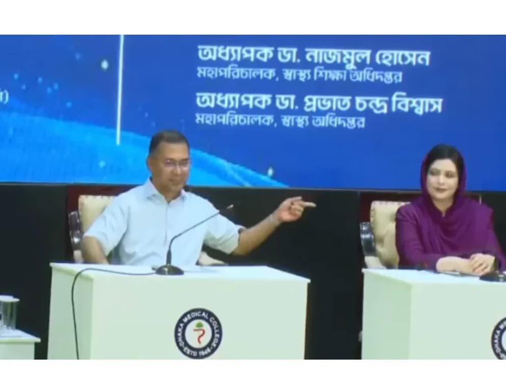 ‘আমার মাথায় হেলথ নেই, উনি আছেন’, স্ত্রীর প্রতি প্রধানমন্ত্রীর মিষ্টি রসিকতায় মুগ্ধ সবাই