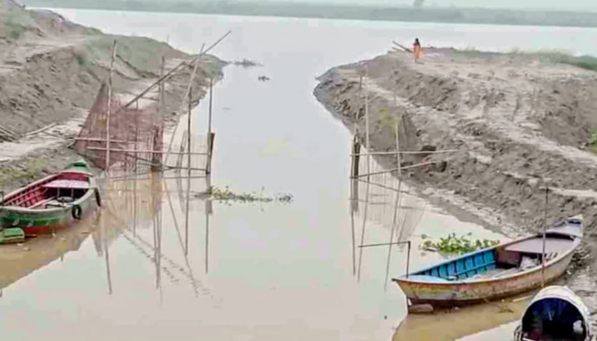 চরভদ্রাসনে খাল খনন প্রকল্পে শ্রমিকদের মজুরি পরিশোধে অনিয়মের অভিযোগ