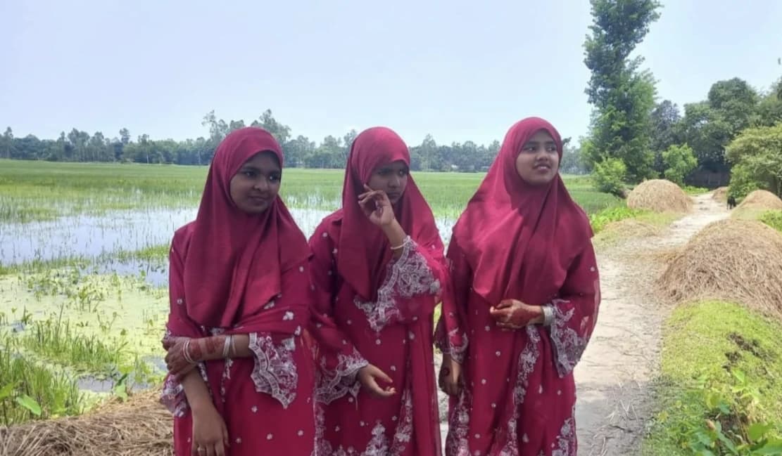 একই পরিবারের যমজ তিন বোনের ট্যালেন্টপুলে বৃত্তি, কুড়িগ্রামের শিক্ষাঙ্গনে অনন্য দৃষ্টান্ত