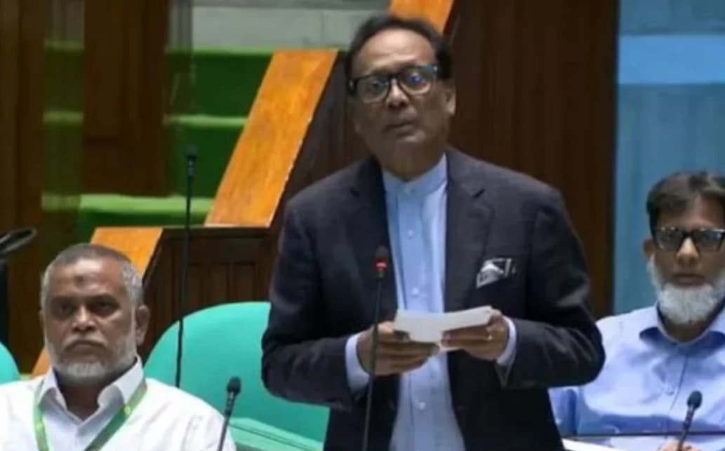 বেসরকারি অপারেটরের ইচ্ছেমতো দাম বাড়ানো রুখতে টেলিটককে ধরে রাখছে সরকার
