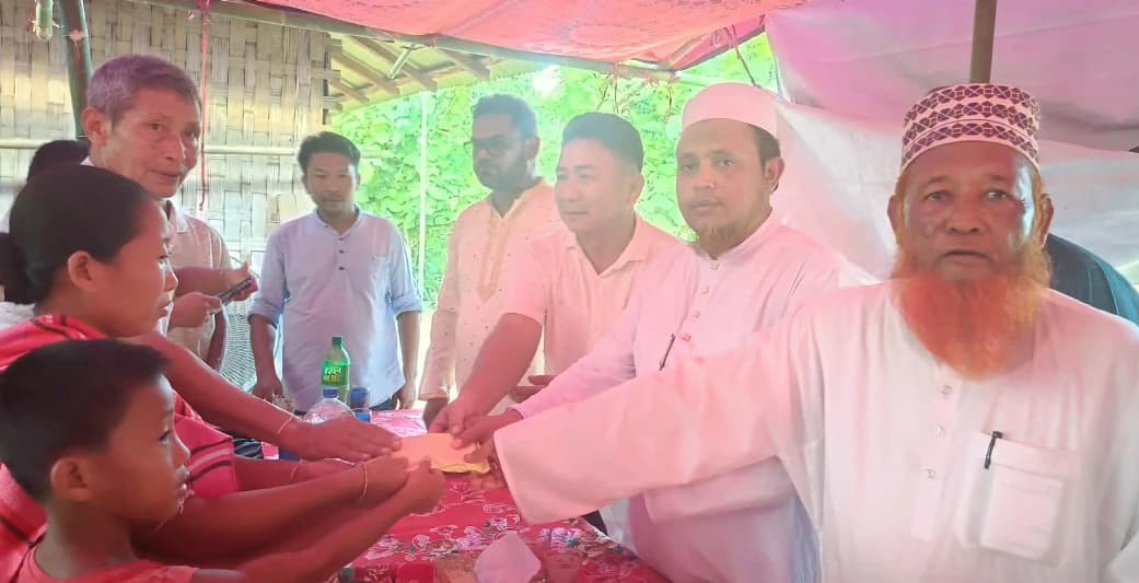 লংগদুতে বিদ্যুৎপৃষ্ঠে নিহত ব্যনসন চাকমা'র পরিবারকে জামায়াতের আর্থিক সহায়তা প্রদান
