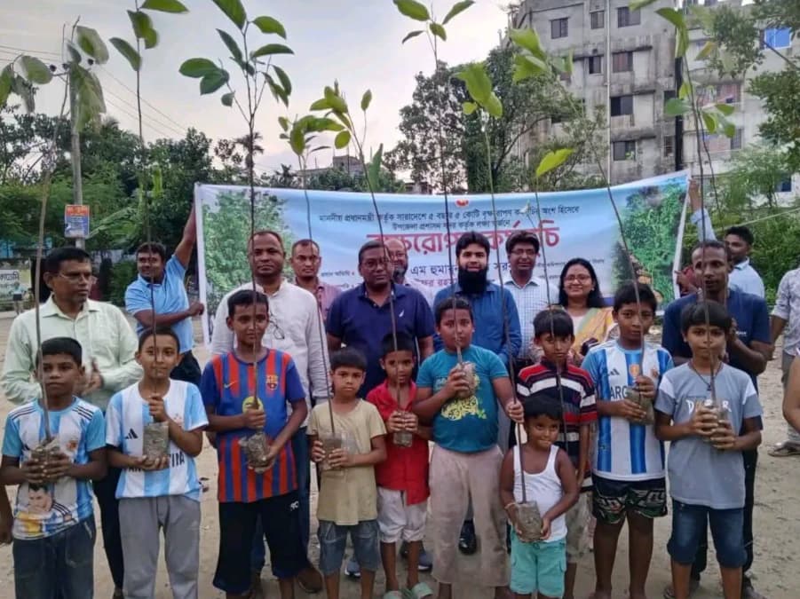 ময়মনসিংহ সদরে সরকারি খাস জমিতে বৃক্ষরোপণ কর্মসূচি উদ্বোধন