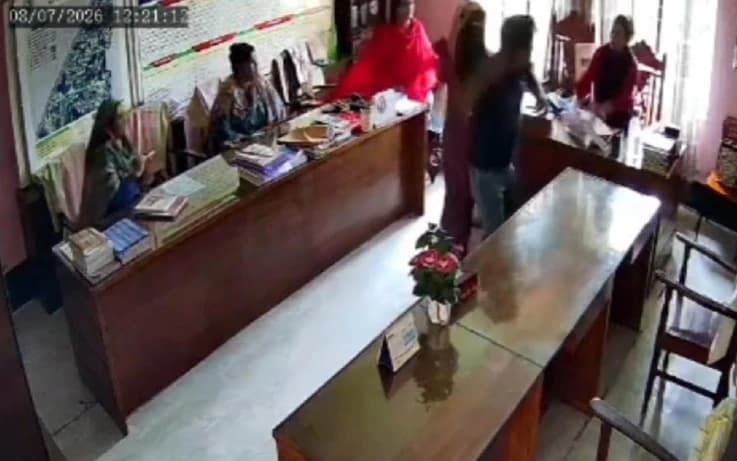 অসুস্থ শিশু শিক্ষার্থীকে চড়-থাপ্পড় প্রধান শিক্ষকের, বিচার চেয়ে আদালতের দ্বারস্থ নানা