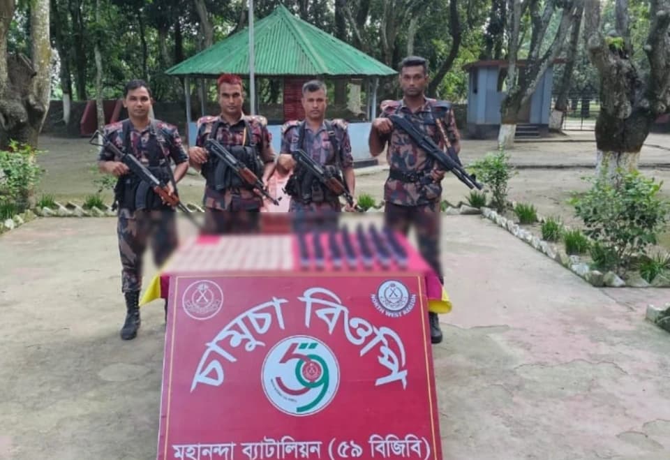 সীমান্তে ৫৯ বিজিবি’র অভিযানে ভারতীয় এসকাপ সিরাপ ও টেনসিউইন ট্যাবলেট জব্দ