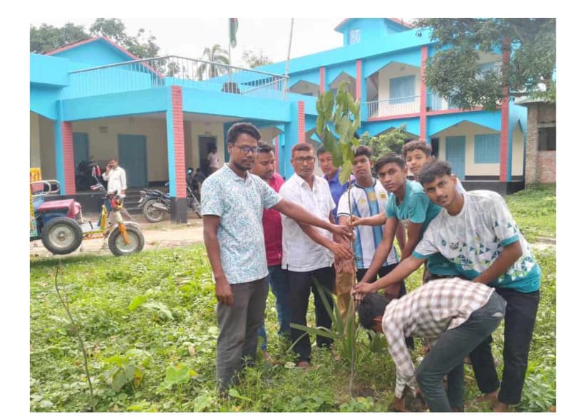 বলরামপুর যুব কল্যাণ সংঘের বৃক্ষরোপণ কর্মসূচির দ্বিতীয় দিন